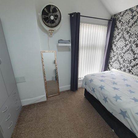 Private Room In Кардиф Екстериор снимка