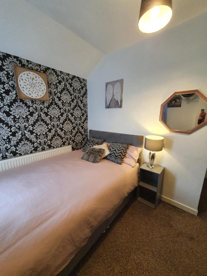 Private Room In Кардиф Екстериор снимка