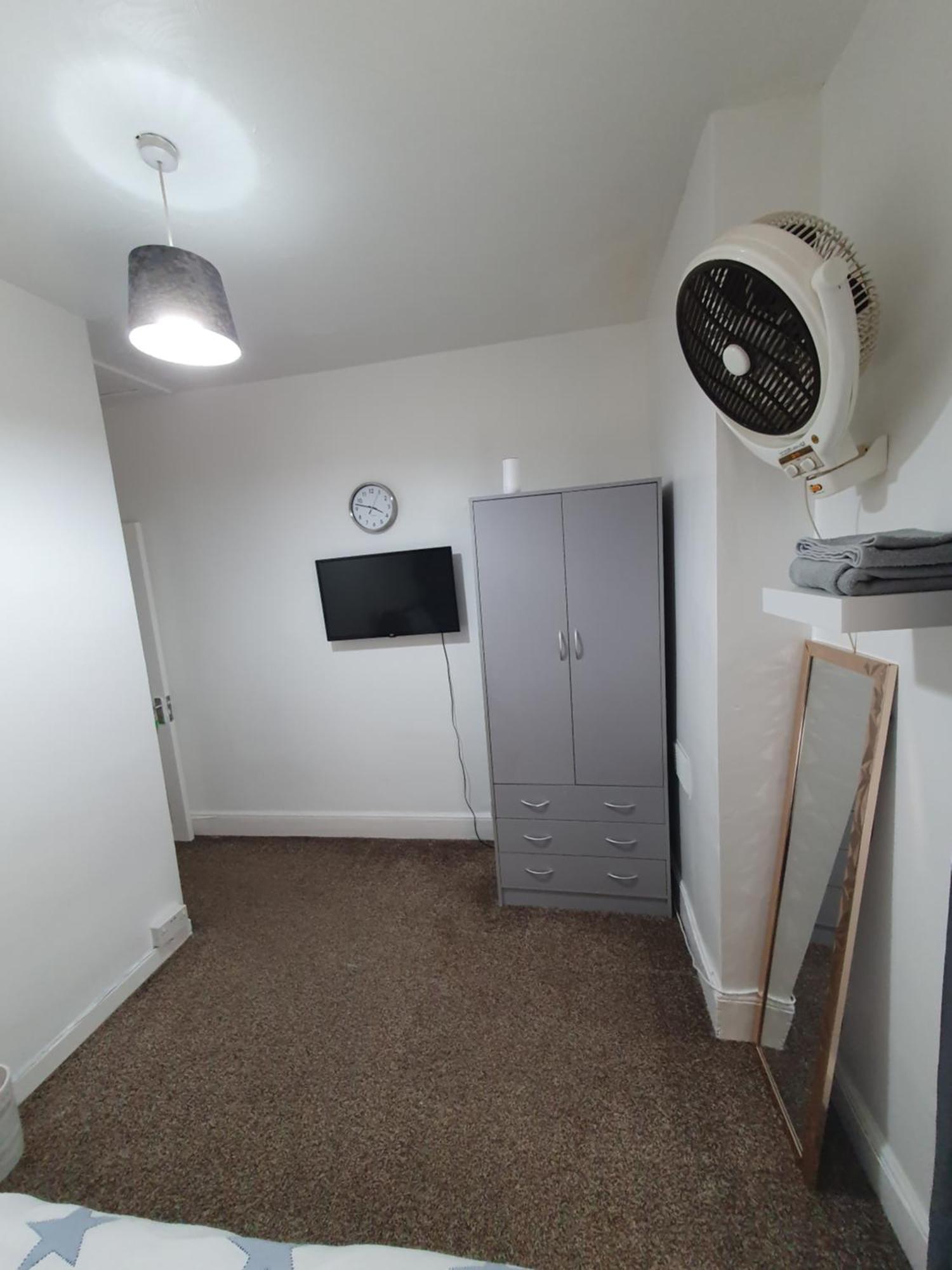 Private Room In Кардиф Екстериор снимка
