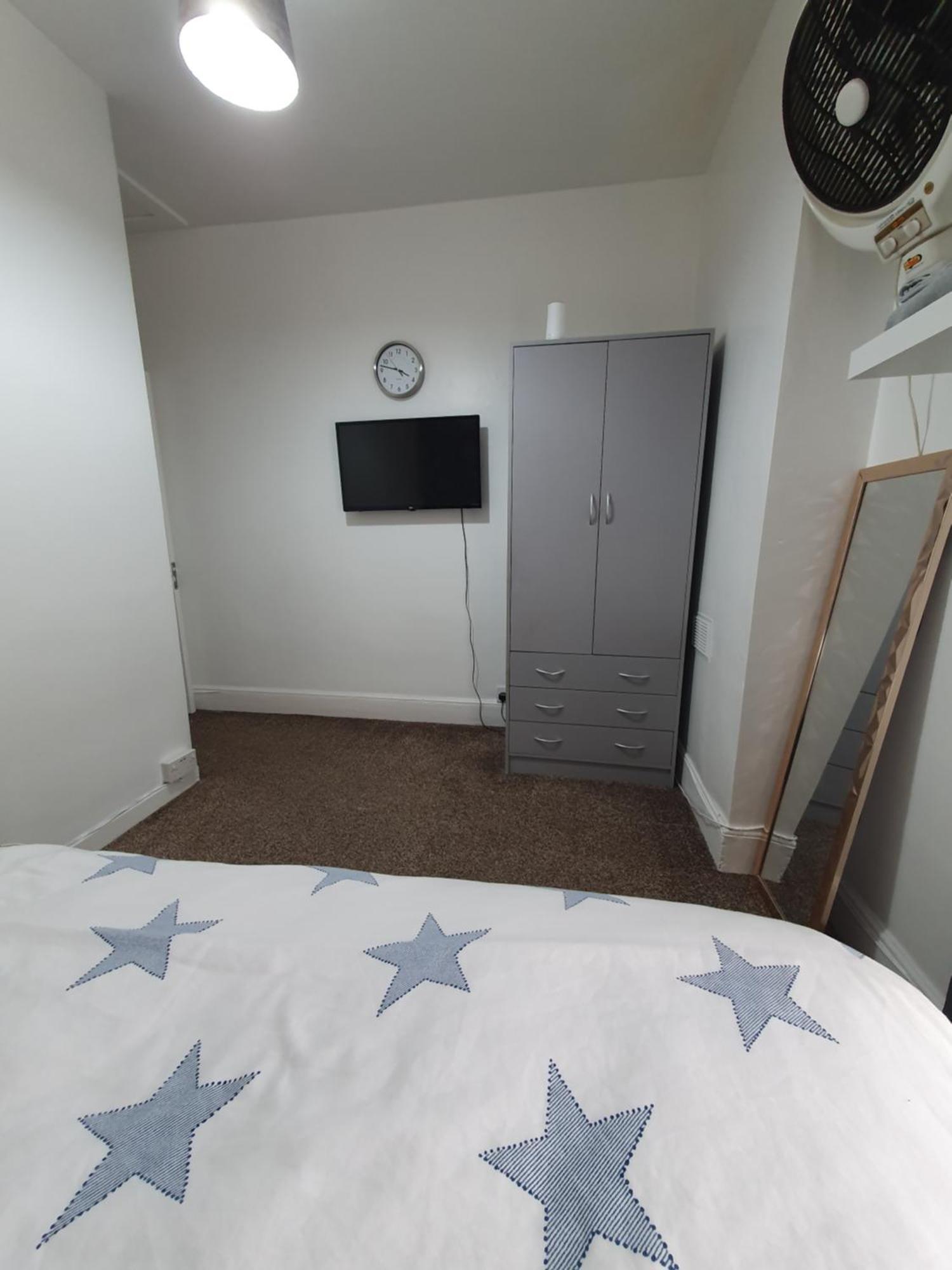 Private Room In Кардиф Екстериор снимка