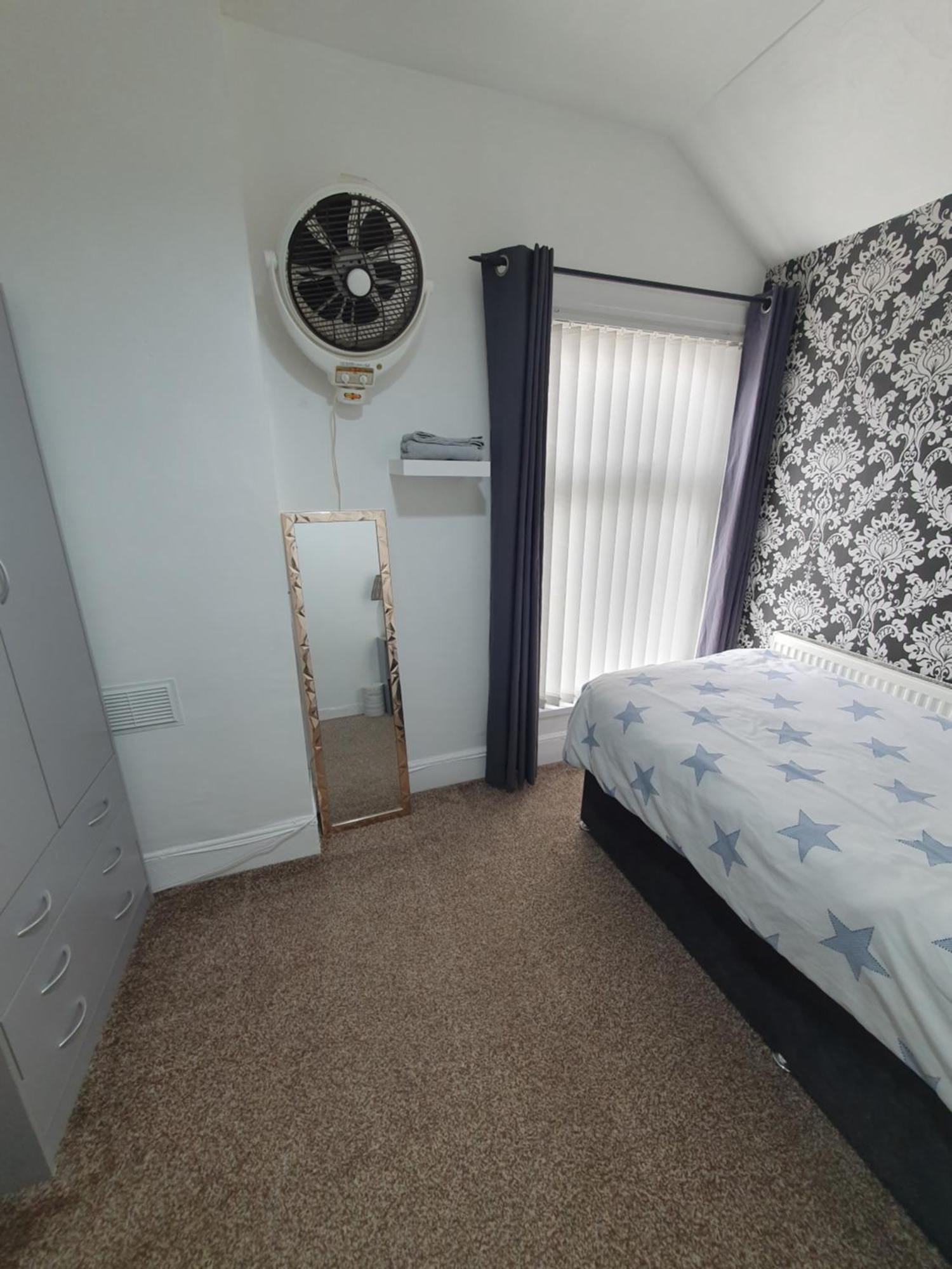 Private Room In Кардиф Екстериор снимка