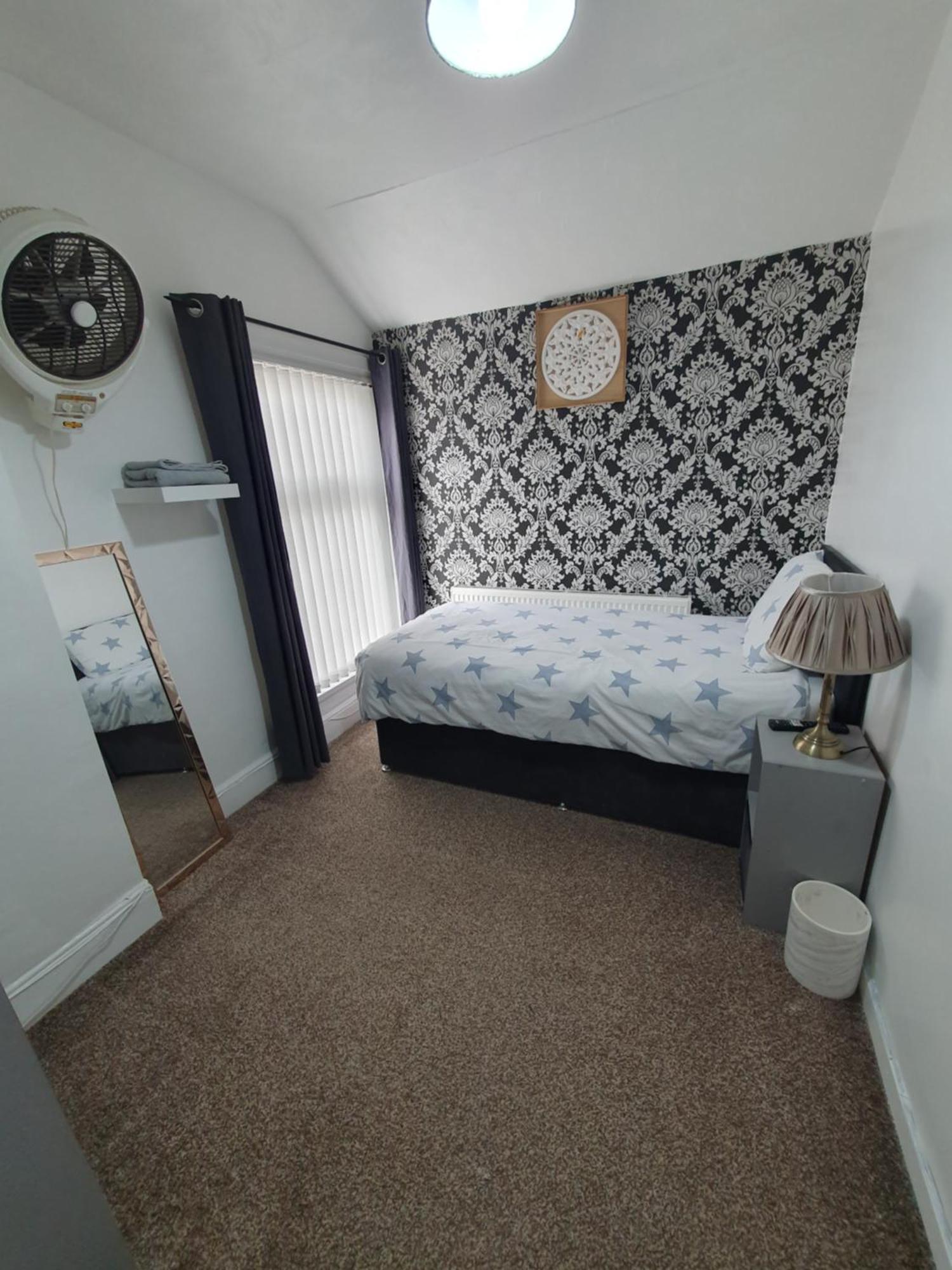 Private Room In Кардиф Екстериор снимка